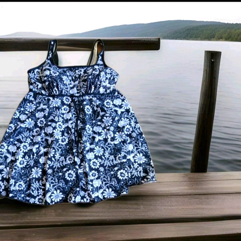 Bathing Suit Womens Swim Dress  Southern Expression Size 22 W Black White Floral